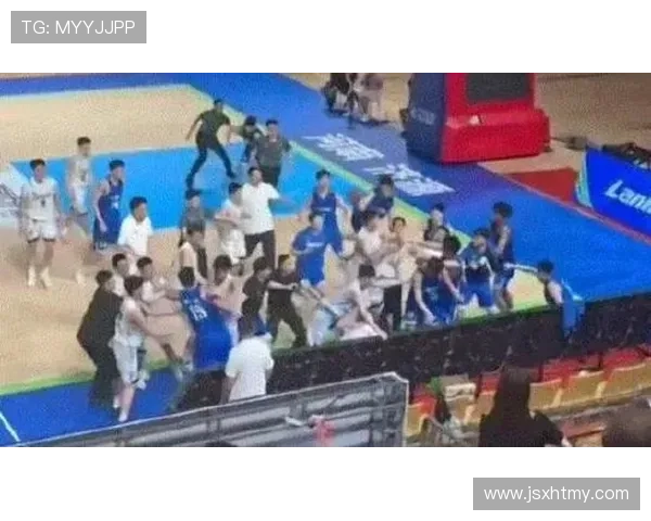 2分钟集锦中国男篮后卫爆发11三分狂砍44分引爆全国球迷热潮风