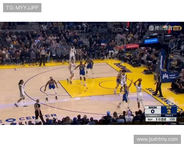 NBA拉拉维亚强势突破连摆脱防守上演高难度上篮精彩得分瞬间